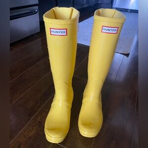 Women’s Hunter Yellow Tall Rain Boots - Size 7